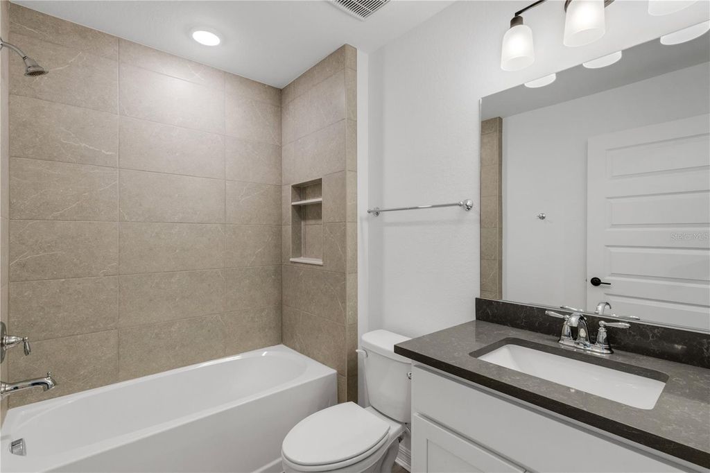 Image 20 of property listing at 902 / 904 CAPTIVA POINT, Lakeland, FL 33801