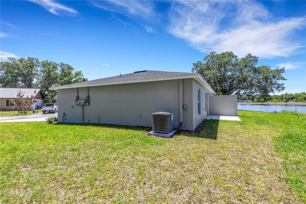 Image 30 of property listing at 902 / 904 CAPTIVA POINT, Lakeland, FL 33801