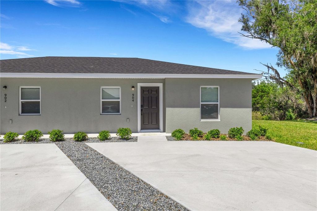 Image 5 of property listing at 902 / 904 CAPTIVA POINT, Lakeland, FL 33801