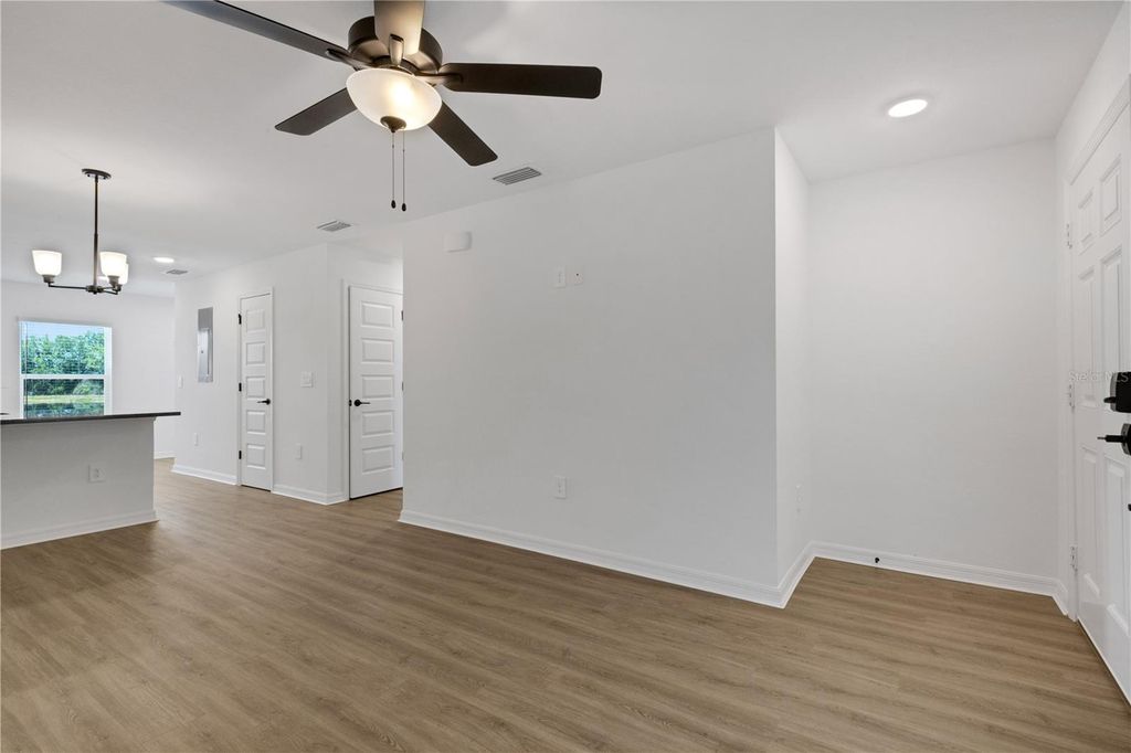 Image 9 of property listing at 902 / 904 CAPTIVA POINT, Lakeland, FL 33801