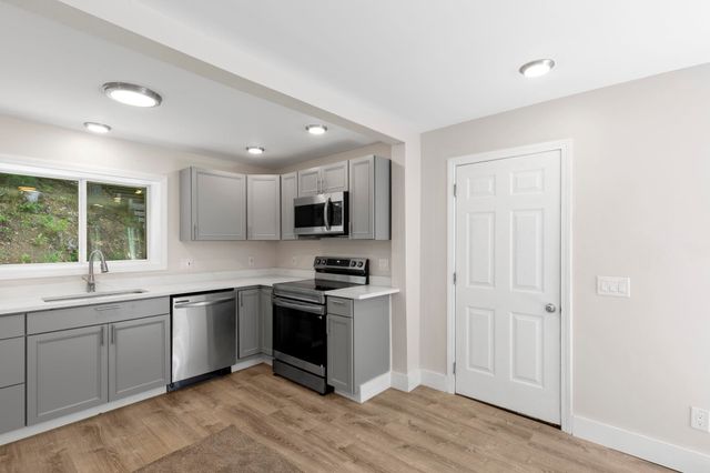 44 Lone Star Avenue, Farmington, NH 03835