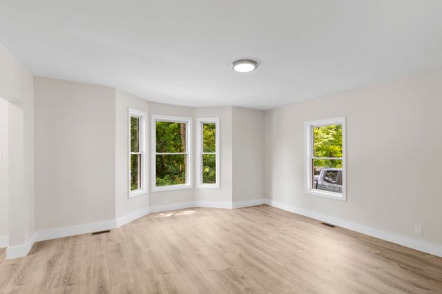 44 Lone Star Avenue, Farmington, NH 03835
