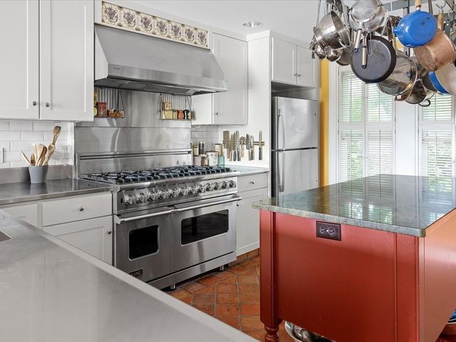 20 Lincoln Street, Jamestown, RI 02835