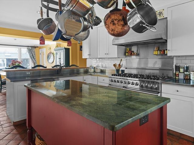 20 Lincoln Street, Jamestown, RI 02835