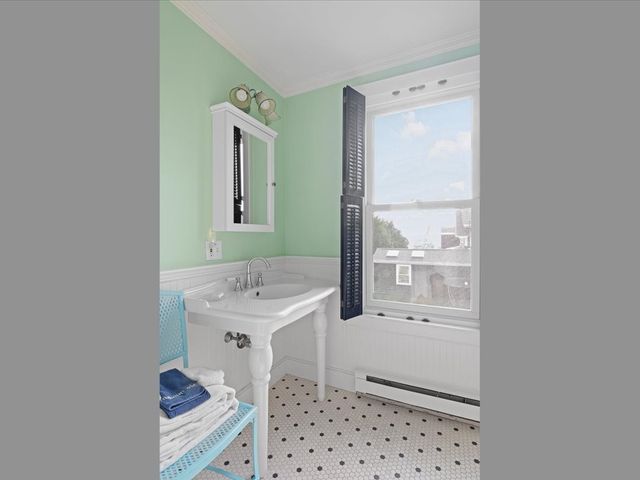 20 Lincoln Street, Jamestown, RI 02835