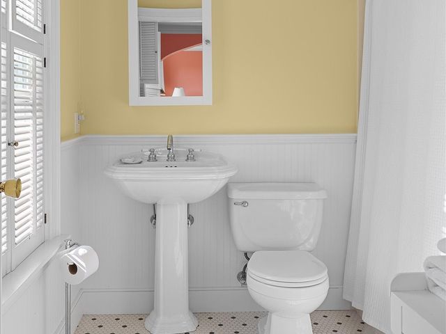 20 Lincoln Street, Jamestown, RI 02835