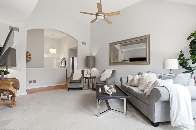 595 Kelly Avenue, Yorkville, IL 60560