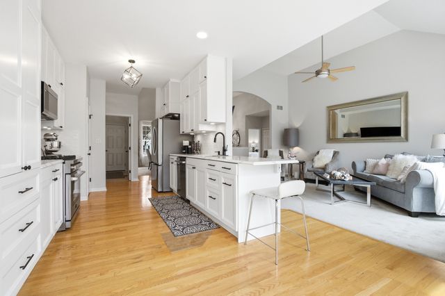 595 Kelly Avenue, Yorkville, IL 60560