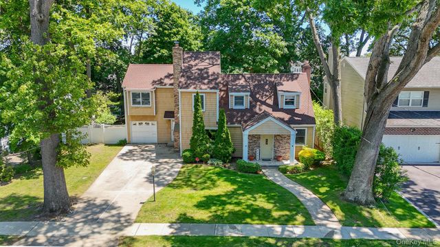 2595 Yorktown Street, Oceanside, NY 11572