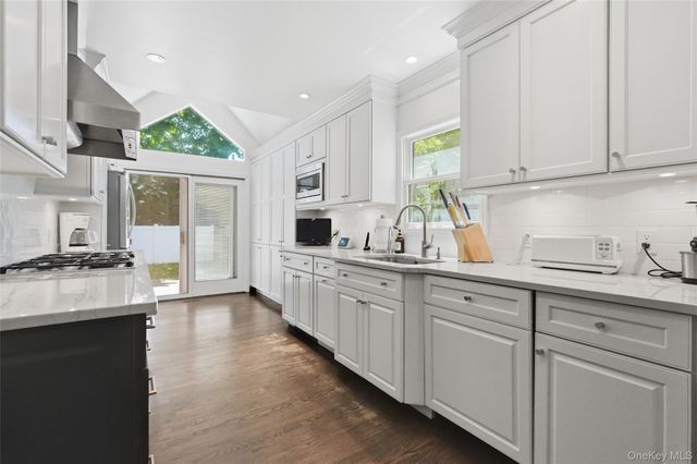 2595 Yorktown Street, Oceanside, NY 11572