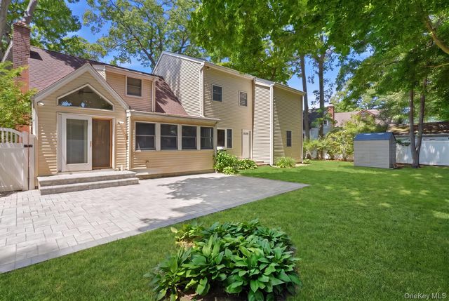 2595 Yorktown Street, Oceanside, NY 11572