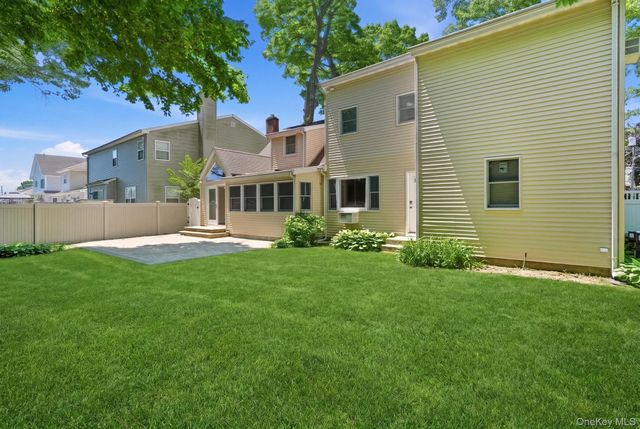 2595 Yorktown Street, Oceanside, NY 11572