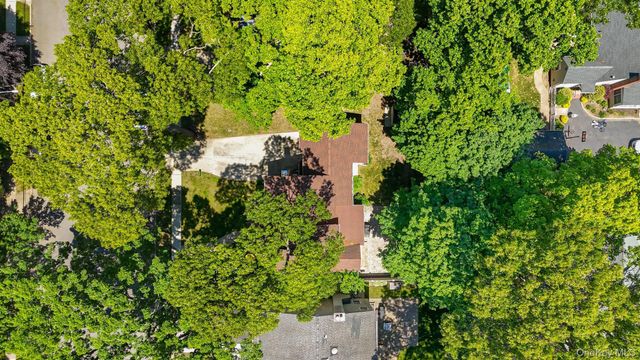 2595 Yorktown Street, Oceanside, NY 11572