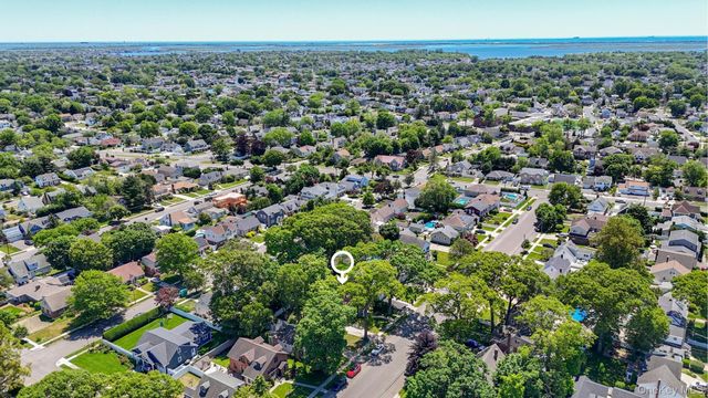 2595 Yorktown Street, Oceanside, NY 11572