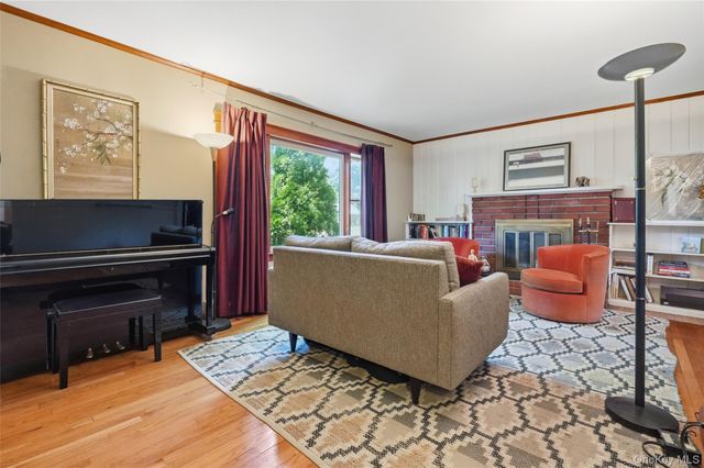 2595 Yorktown Street, Oceanside, NY 11572