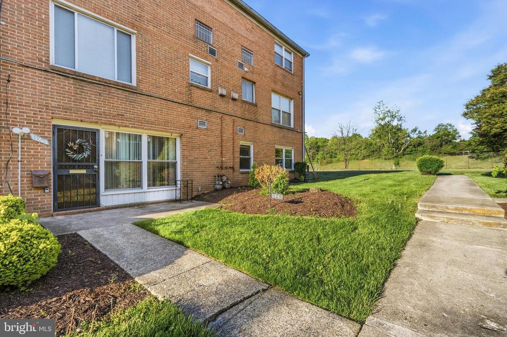 Image 4 of property listing at 1983 ADDISON RD S, District Heights, MD 20747