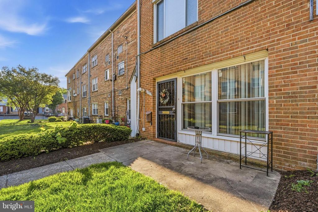 Image 5 of property listing at 1983 ADDISON RD S, District Heights, MD 20747