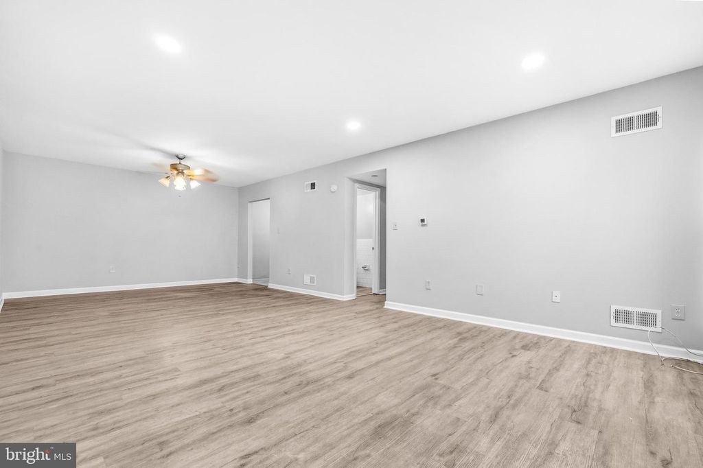 Image 6 of property listing at 1983 ADDISON RD S, District Heights, MD 20747