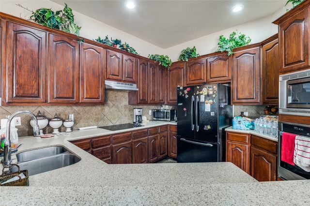 626 Saddlebrook, Desoto, TX 75115