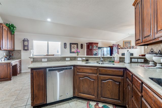 626 Saddlebrook, Desoto, TX 75115