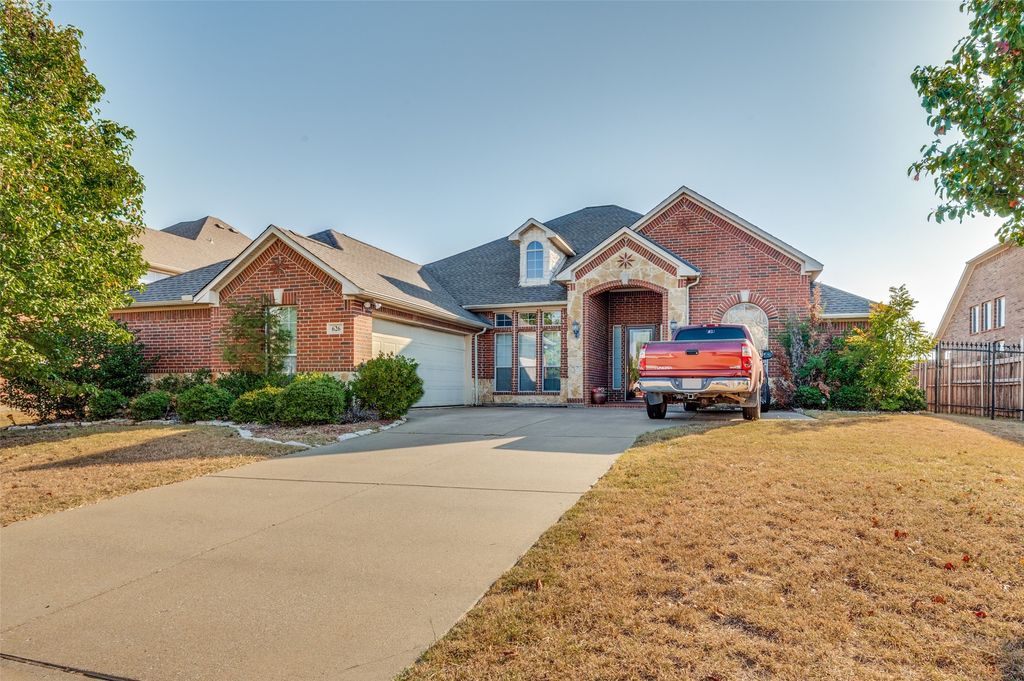 626 Saddlebrook, Desoto, TX 75115