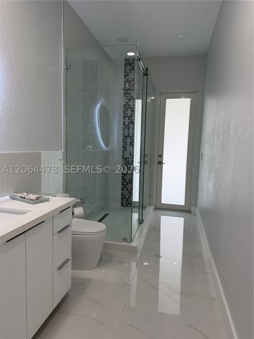 19690 SW 210th St, Miami, FL 33187