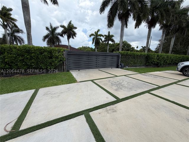 19690 SW 210th St, Miami, FL 33187