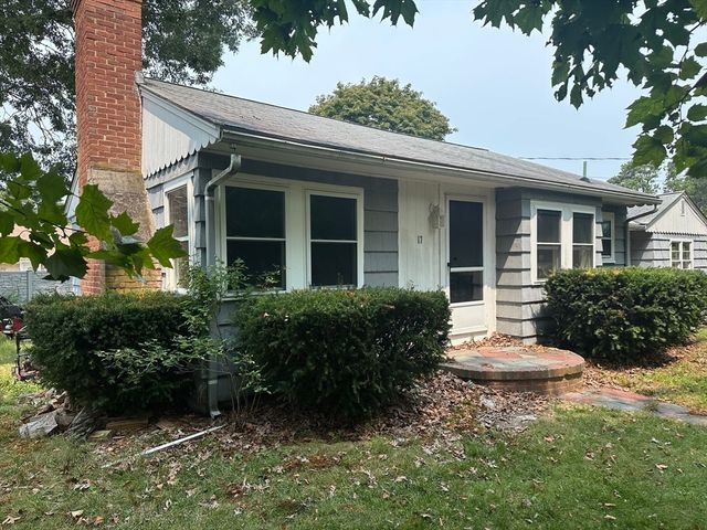 17 Winslow Gray Rd, Yarmouth, MA 02673