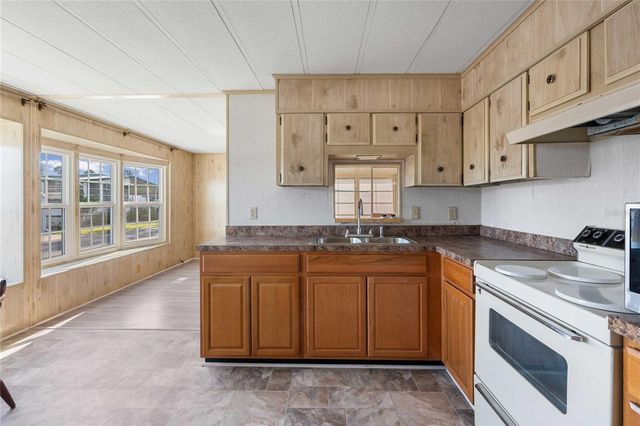 37818 VALENCIA AVENUE, Zephyrhills, FL 33541
