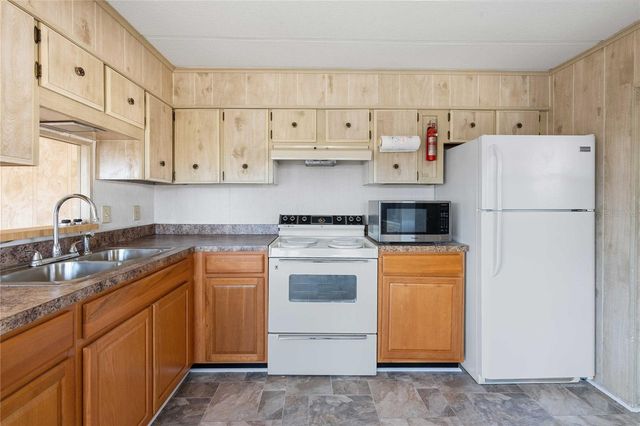 37818 VALENCIA AVENUE, Zephyrhills, FL 33541