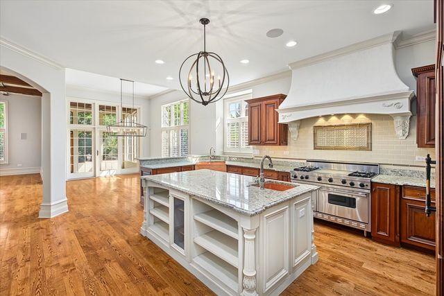 849 E Hillside Road, Naperville, IL 60540