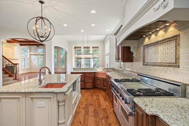 849 E Hillside Road, Naperville, IL 60540