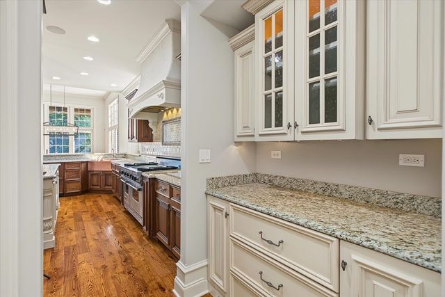 849 E Hillside Road, Naperville, IL 60540