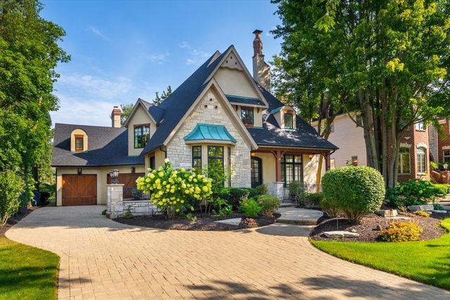 849 E Hillside Road, Naperville, IL 60540
