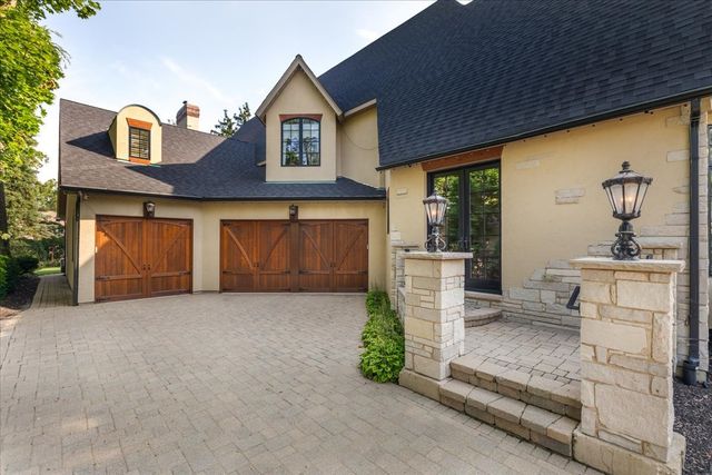 849 E Hillside Road, Naperville, IL 60540