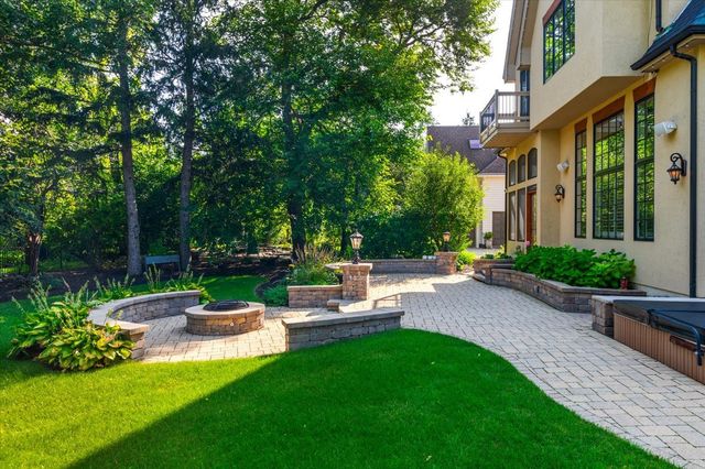 849 E Hillside Road, Naperville, IL 60540