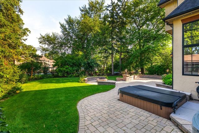 849 E Hillside Road, Naperville, IL 60540