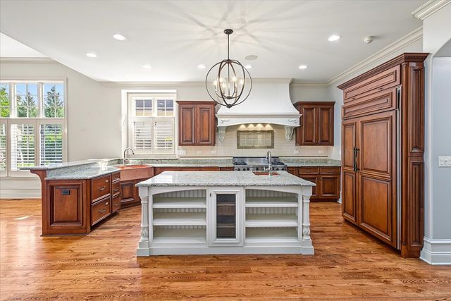 849 E Hillside Road, Naperville, IL 60540