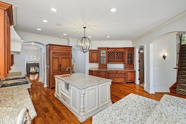 849 E Hillside Road, Naperville, IL 60540