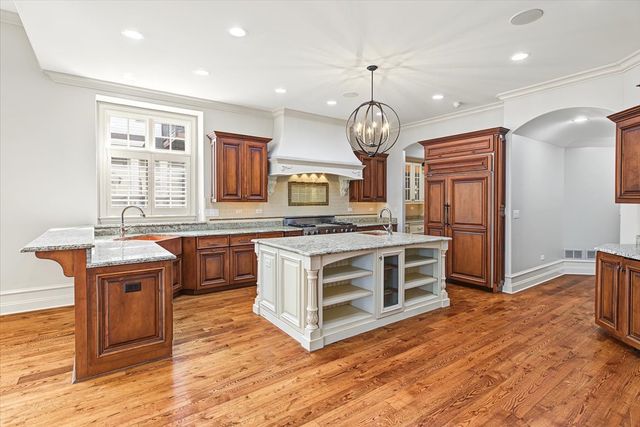 849 E Hillside Road, Naperville, IL 60540