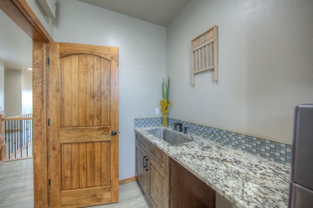 6609 KALGAN Road, Rio Rancho, NM 87144