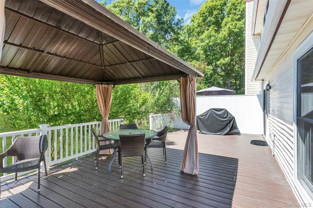 13 Potomac Court, Coram, NY 11727