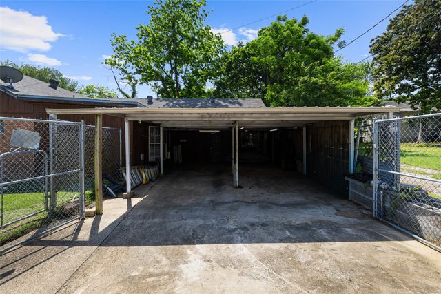 500 W Marshall Avenue, Gladewater, TX 75647