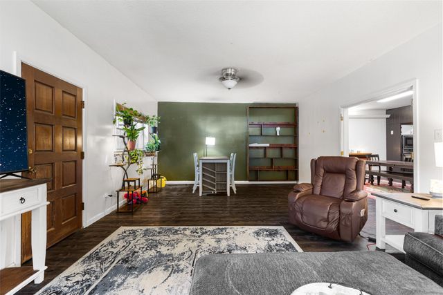 500 W Marshall Avenue, Gladewater, TX 75647