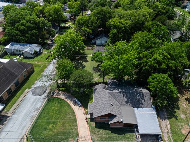 500 W Marshall Avenue, Gladewater, TX 75647
