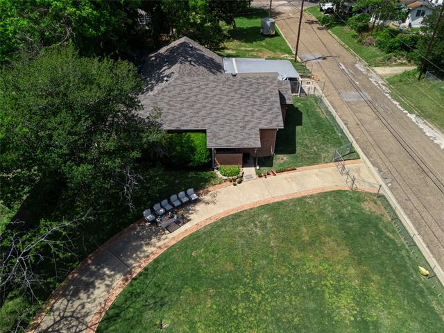 500 W Marshall Avenue, Gladewater, TX 75647