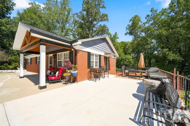 100 30th Avenue NW, Hickory, NC 28601