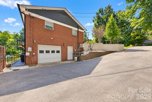 100 30th Avenue NW, Hickory, NC 28601