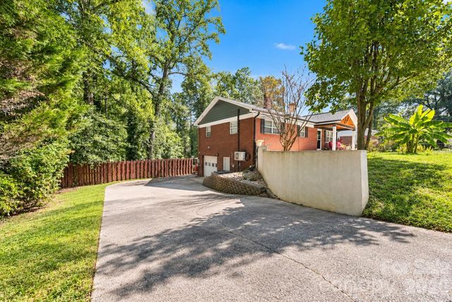 100 30th Avenue NW, Hickory, NC 28601