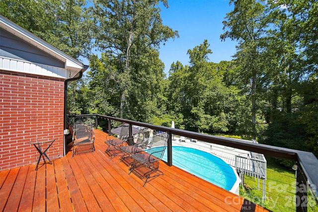 100 30th Avenue NW, Hickory, NC 28601